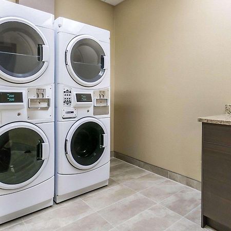 Comfort Inn & Suites Edmonton International Airport Nisku Bagian luar foto