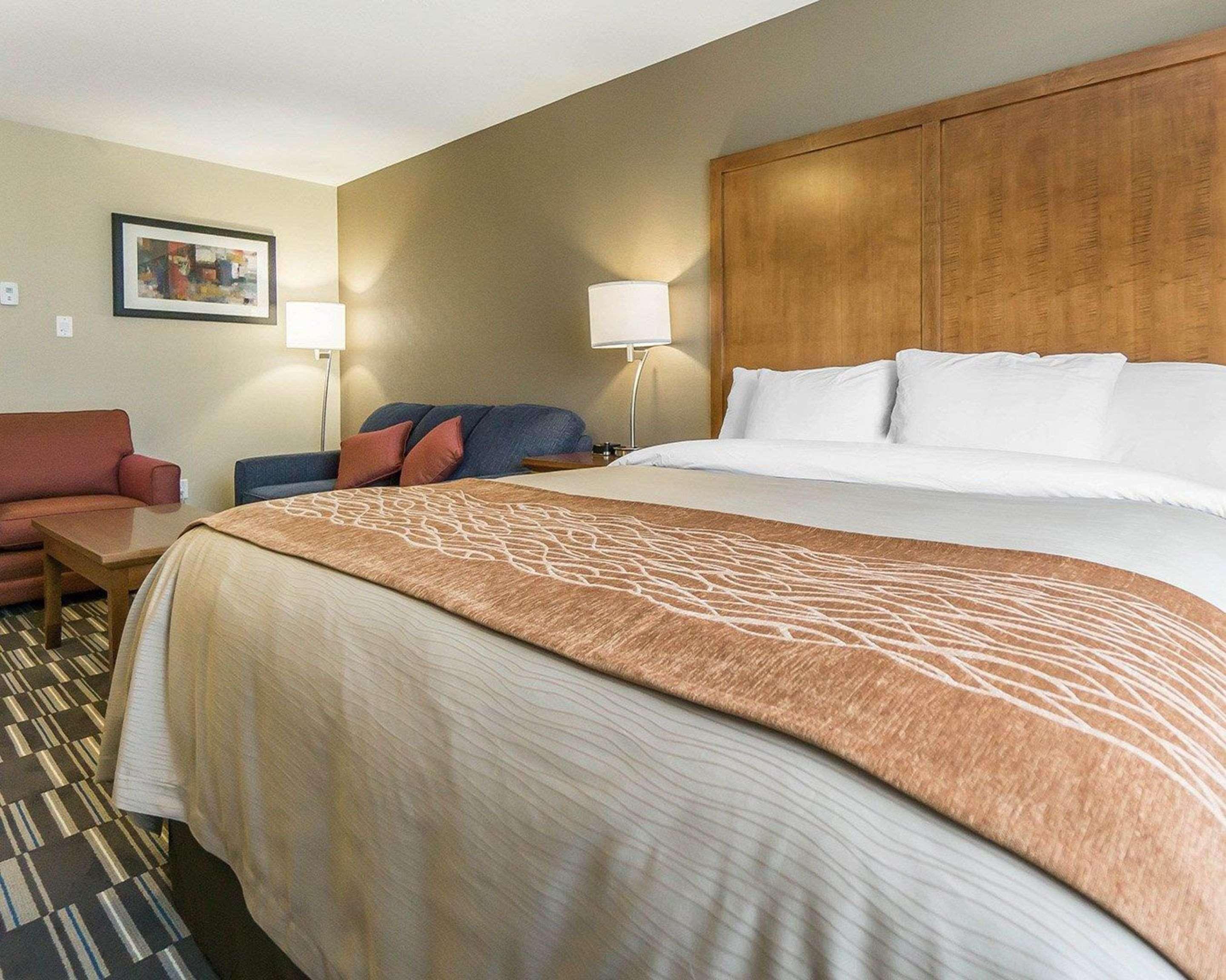 Comfort Inn & Suites Edmonton International Airport Nisku Bagian luar foto
