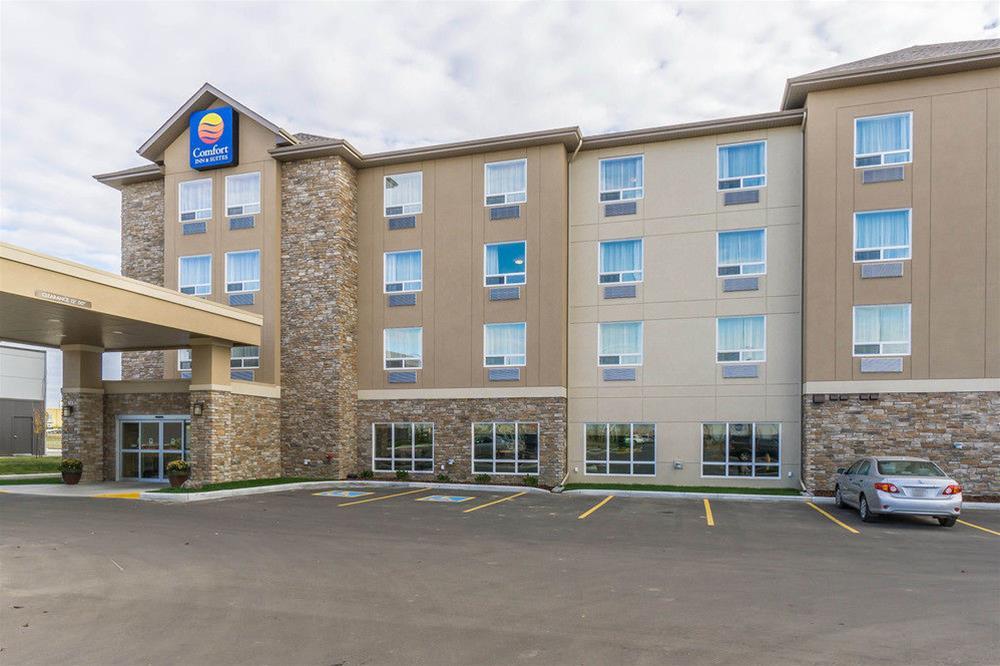 Comfort Inn & Suites Edmonton International Airport Nisku Bagian luar foto