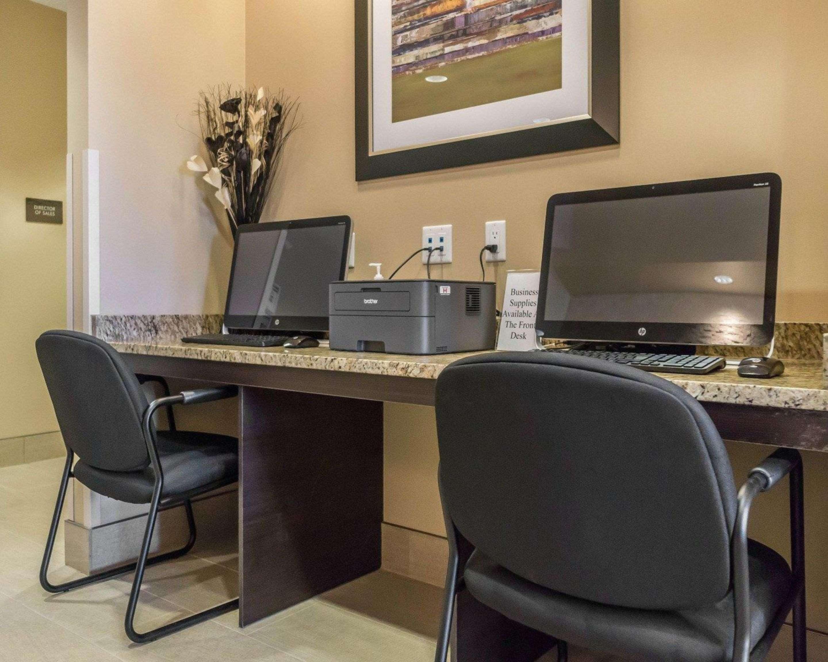 Comfort Inn & Suites Edmonton International Airport Nisku Bagian luar foto