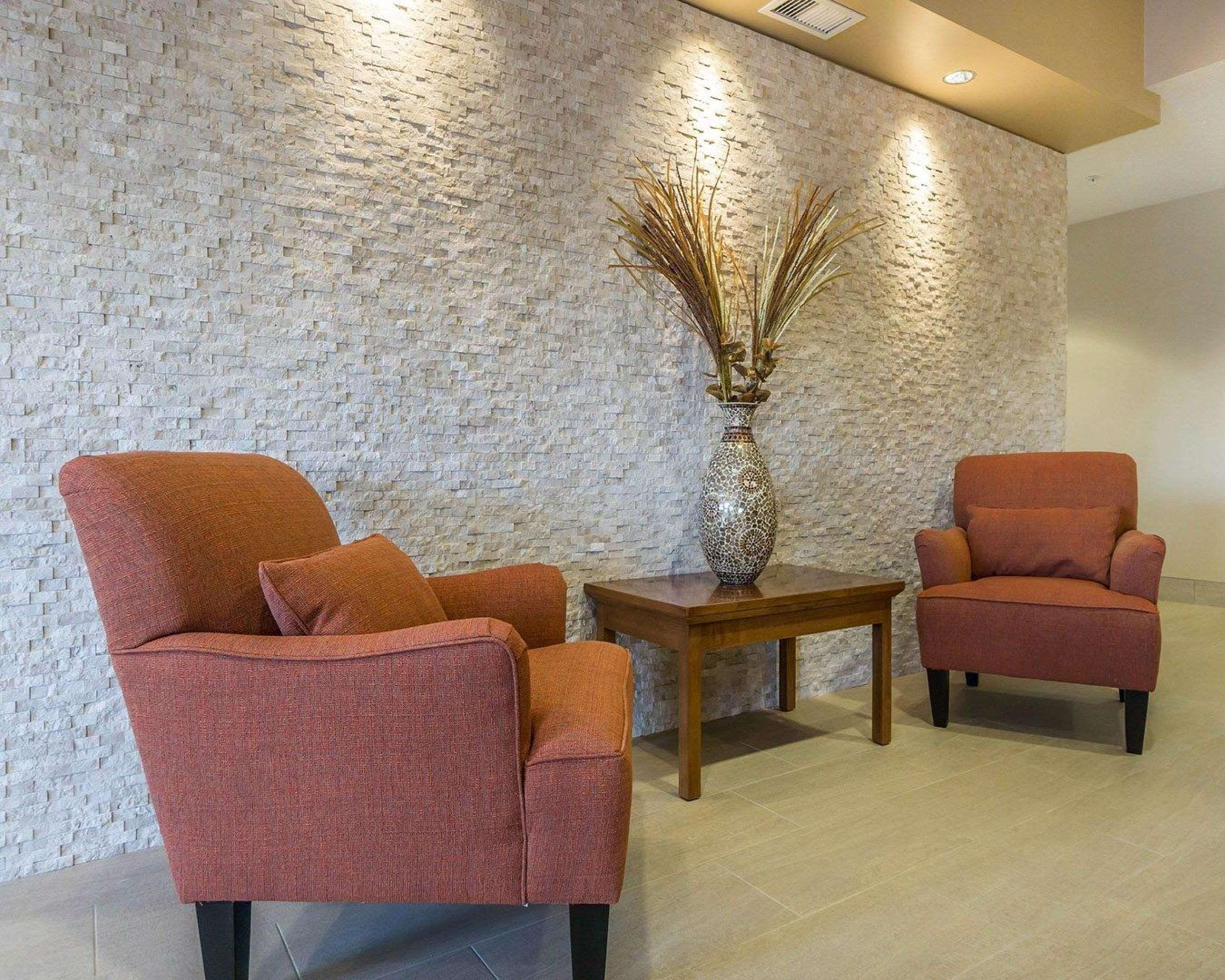 Comfort Inn & Suites Edmonton International Airport Nisku Bagian luar foto