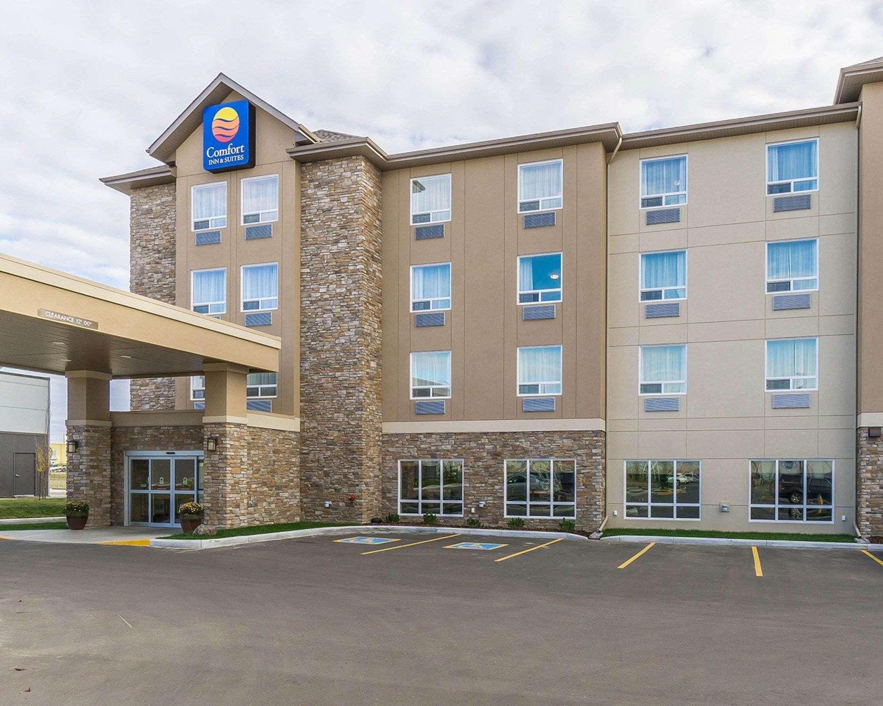 Comfort Inn & Suites Edmonton International Airport Nisku Bagian luar foto
