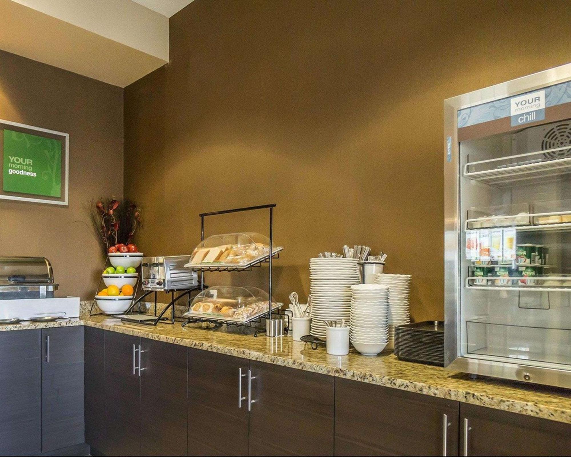 Comfort Inn & Suites Edmonton International Airport Nisku Bagian luar foto