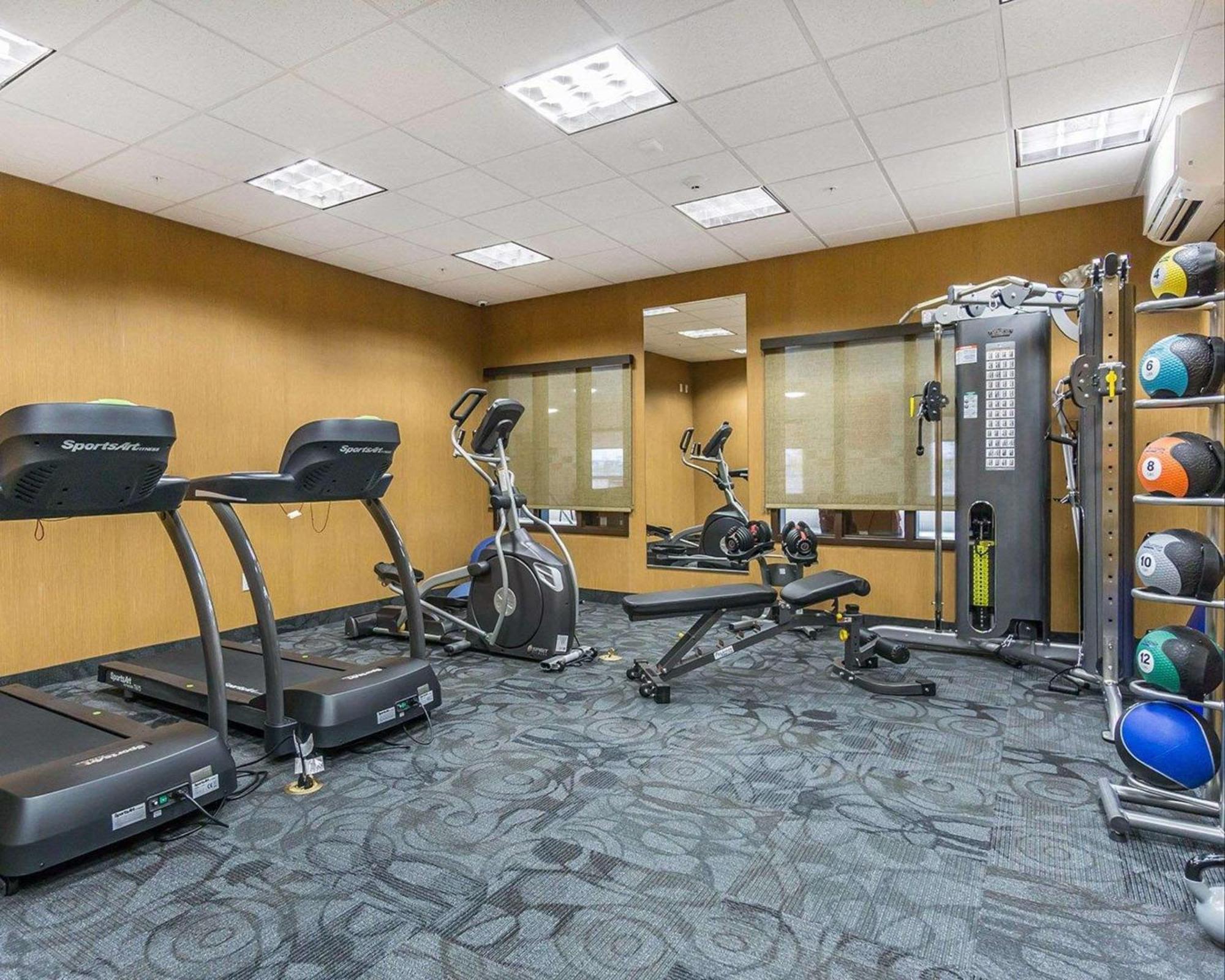 Comfort Inn & Suites Edmonton International Airport Nisku Bagian luar foto