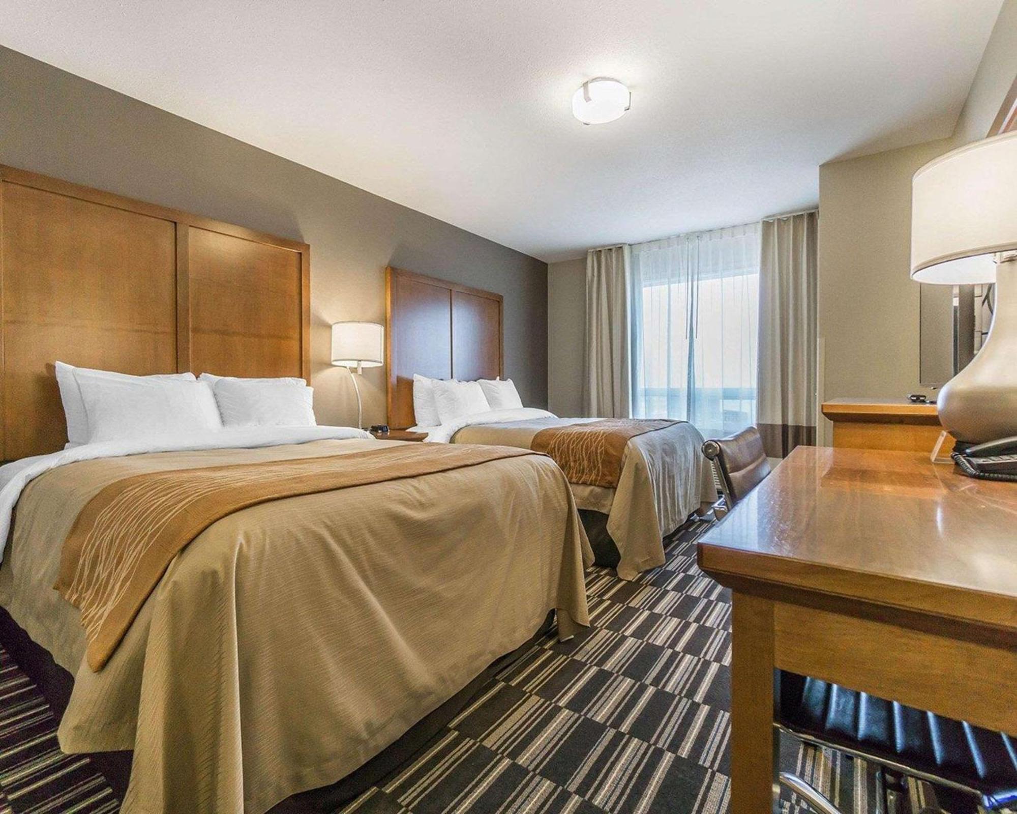 Comfort Inn & Suites Edmonton International Airport Nisku Bagian luar foto