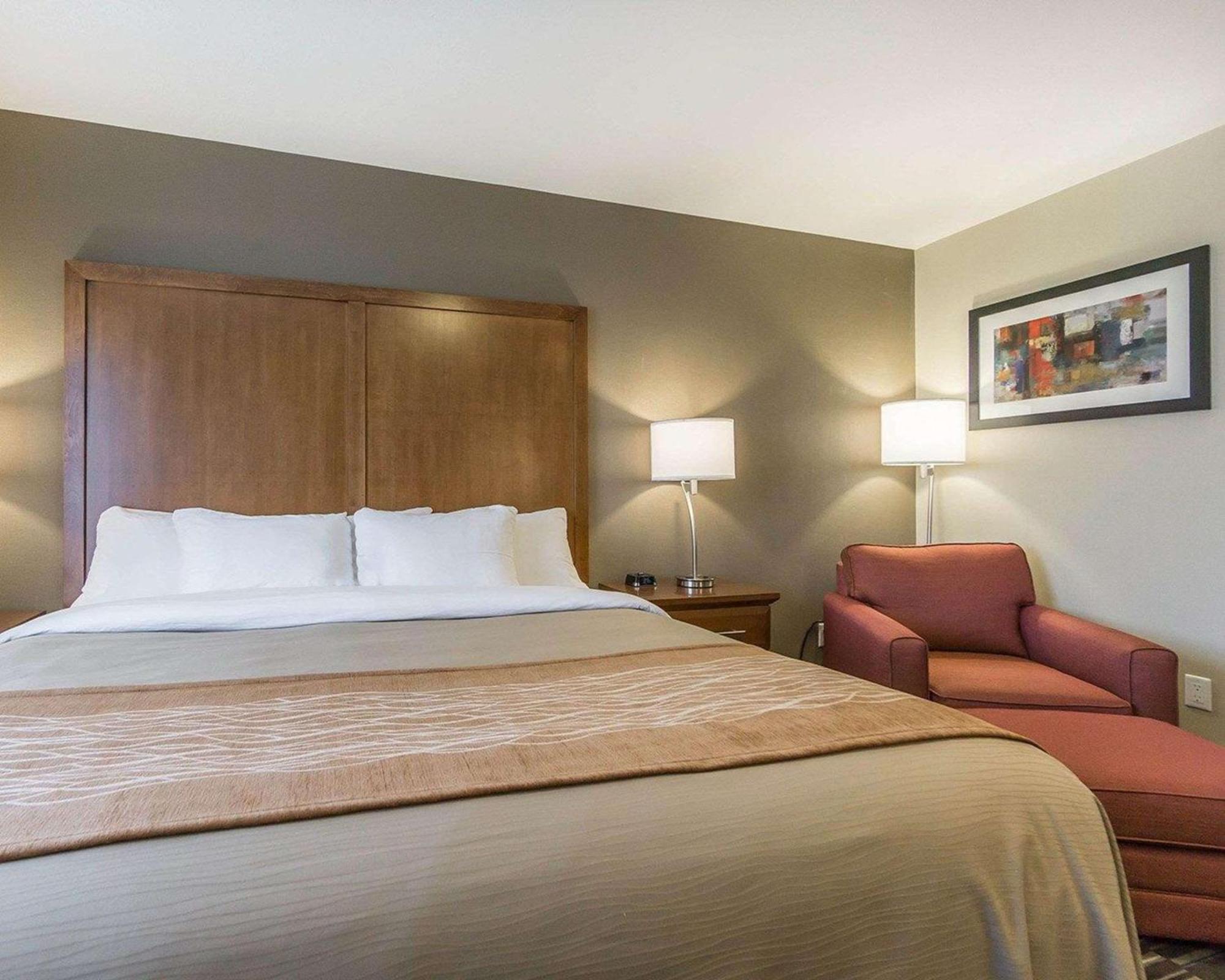 Comfort Inn & Suites Edmonton International Airport Nisku Bagian luar foto