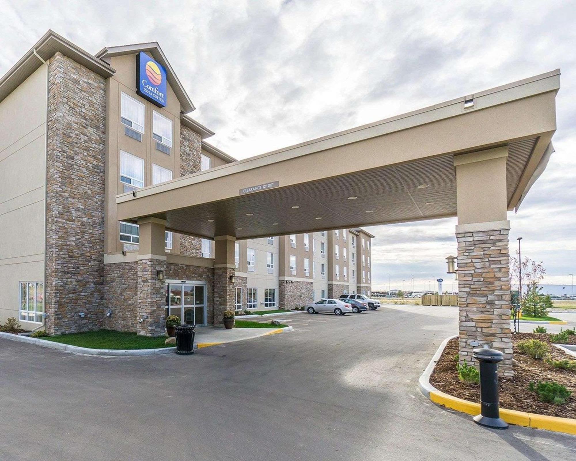 Comfort Inn & Suites Edmonton International Airport Nisku Bagian luar foto