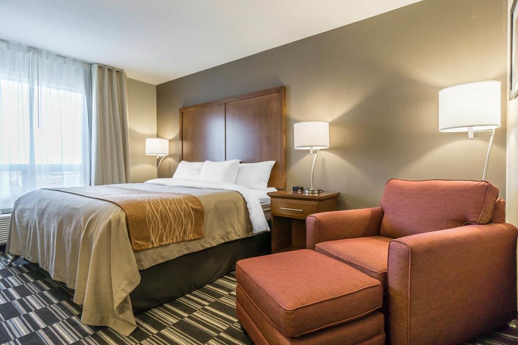 Comfort Inn & Suites Edmonton International Airport Nisku Bagian luar foto
