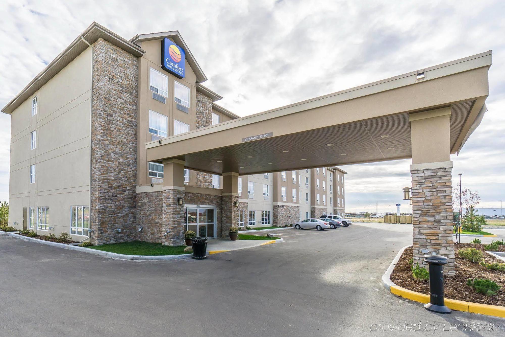 Comfort Inn & Suites Edmonton International Airport Nisku Bagian luar foto