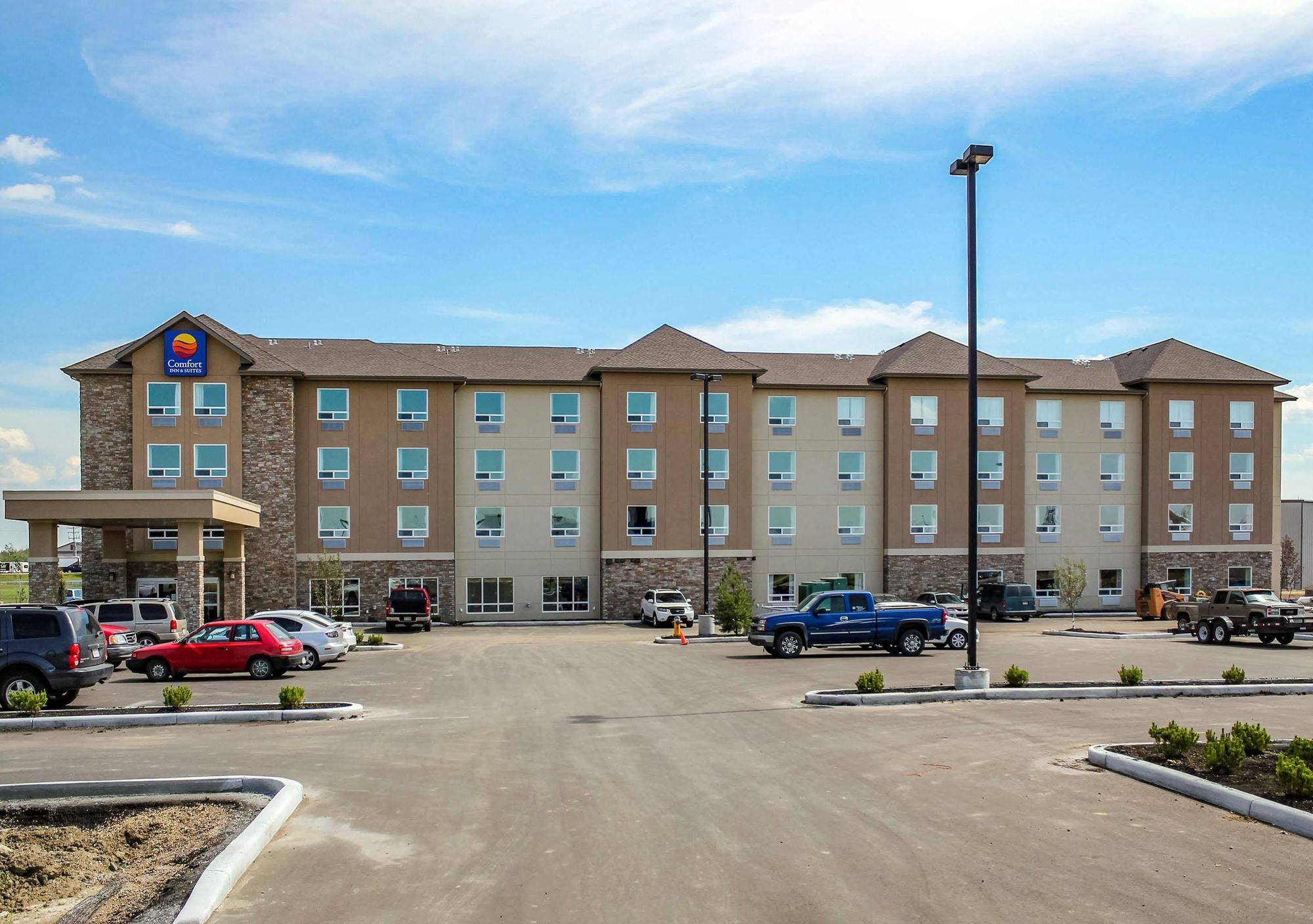 Comfort Inn & Suites Edmonton International Airport Nisku Bagian luar foto