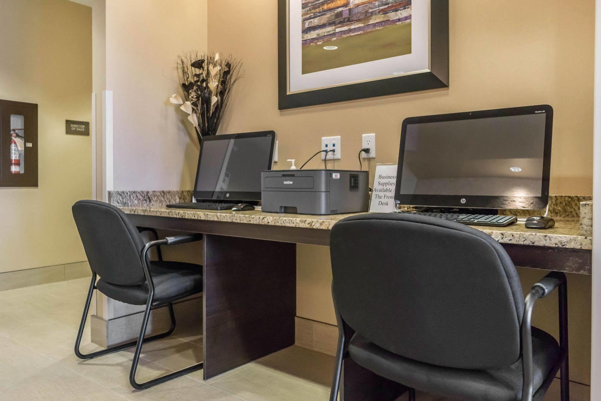 Comfort Inn & Suites Edmonton International Airport Nisku Bagian luar foto