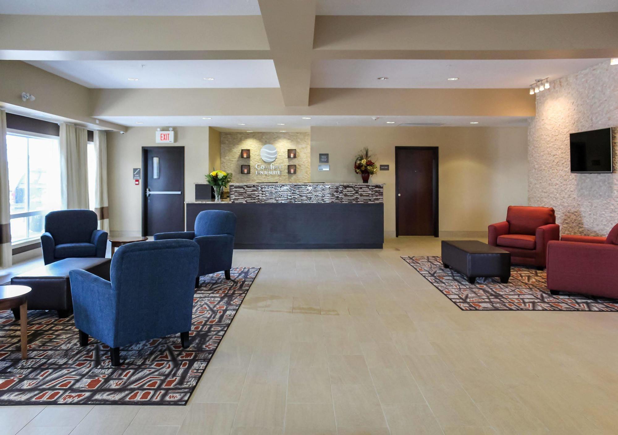 Comfort Inn & Suites Edmonton International Airport Nisku Bagian luar foto