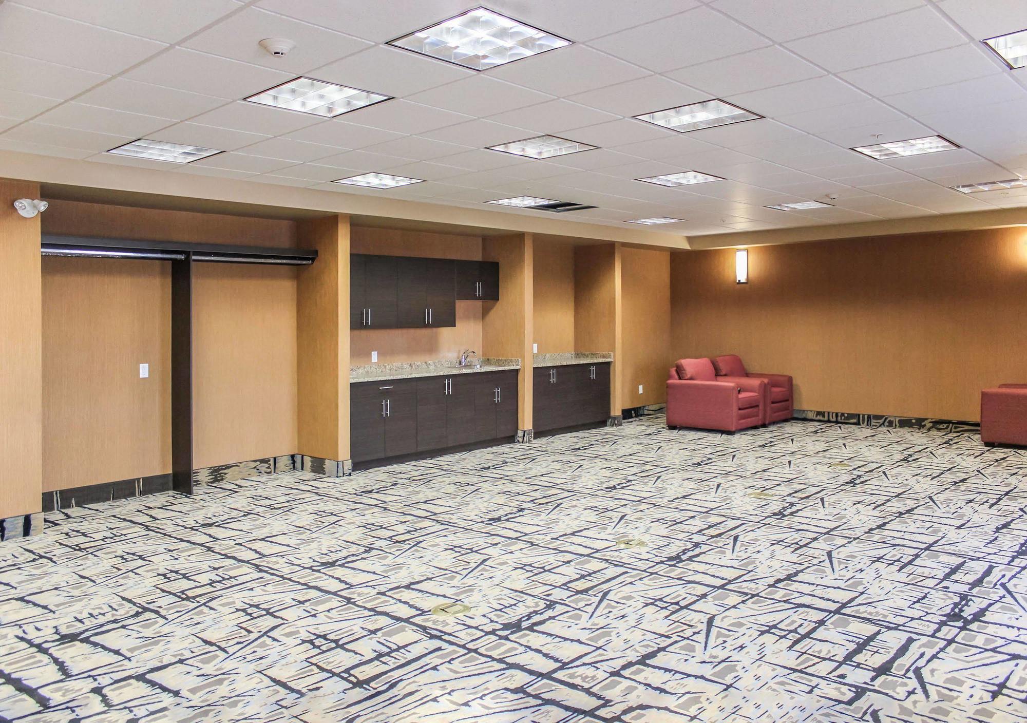 Comfort Inn & Suites Edmonton International Airport Nisku Bagian luar foto
